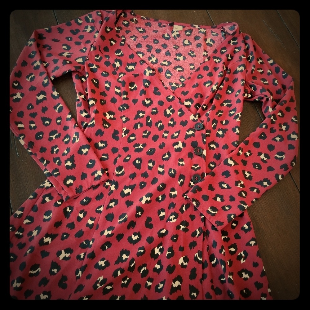 🐆 H&M | Long-Sleeve V-Neck Mini Wrap with Buttons
